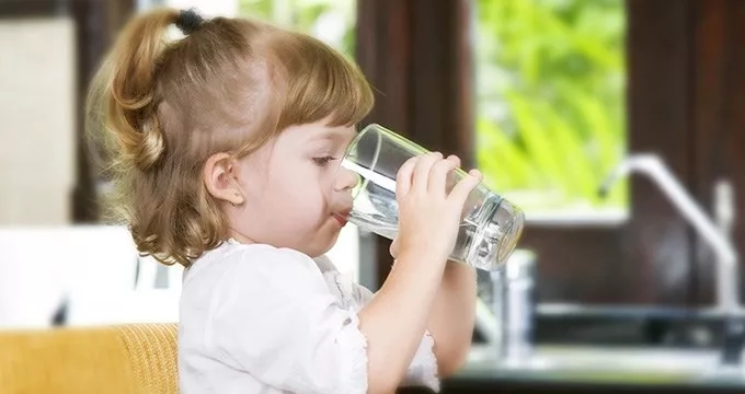 健康飲水｜教育部發布中小學膜處理飲水設備標準：宜采用超濾、納濾的過濾方式，不宜采用反滲透過濾方式